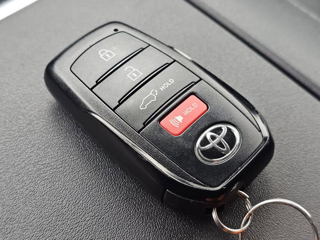 Used 2025 Toyota Highlander Limited image 35