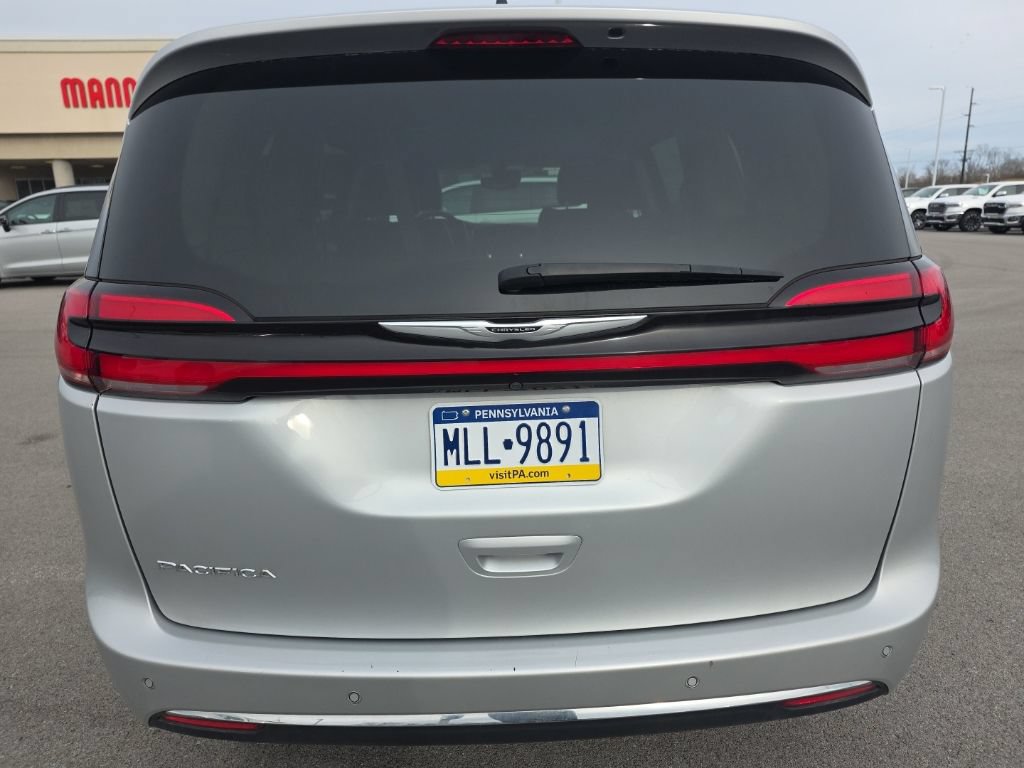 Used 2024 Chrysler Pacifica Touring-L FWD image 6