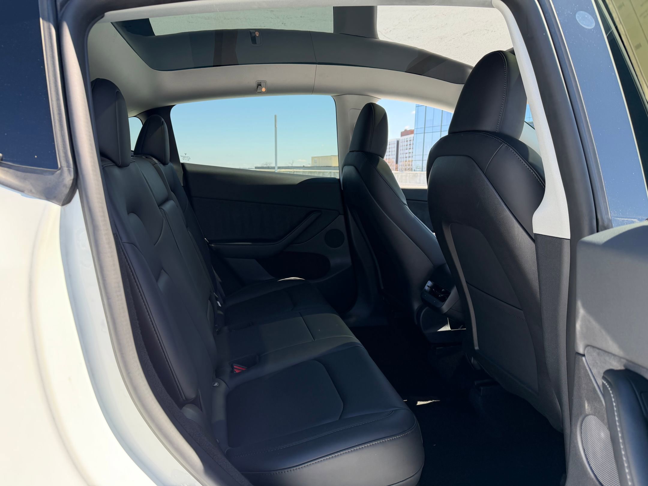 Used 2022 Tesla Model Y Long Range image 18