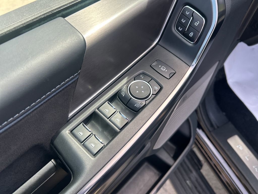 Used 2025 Ford F150 Platinum image 13