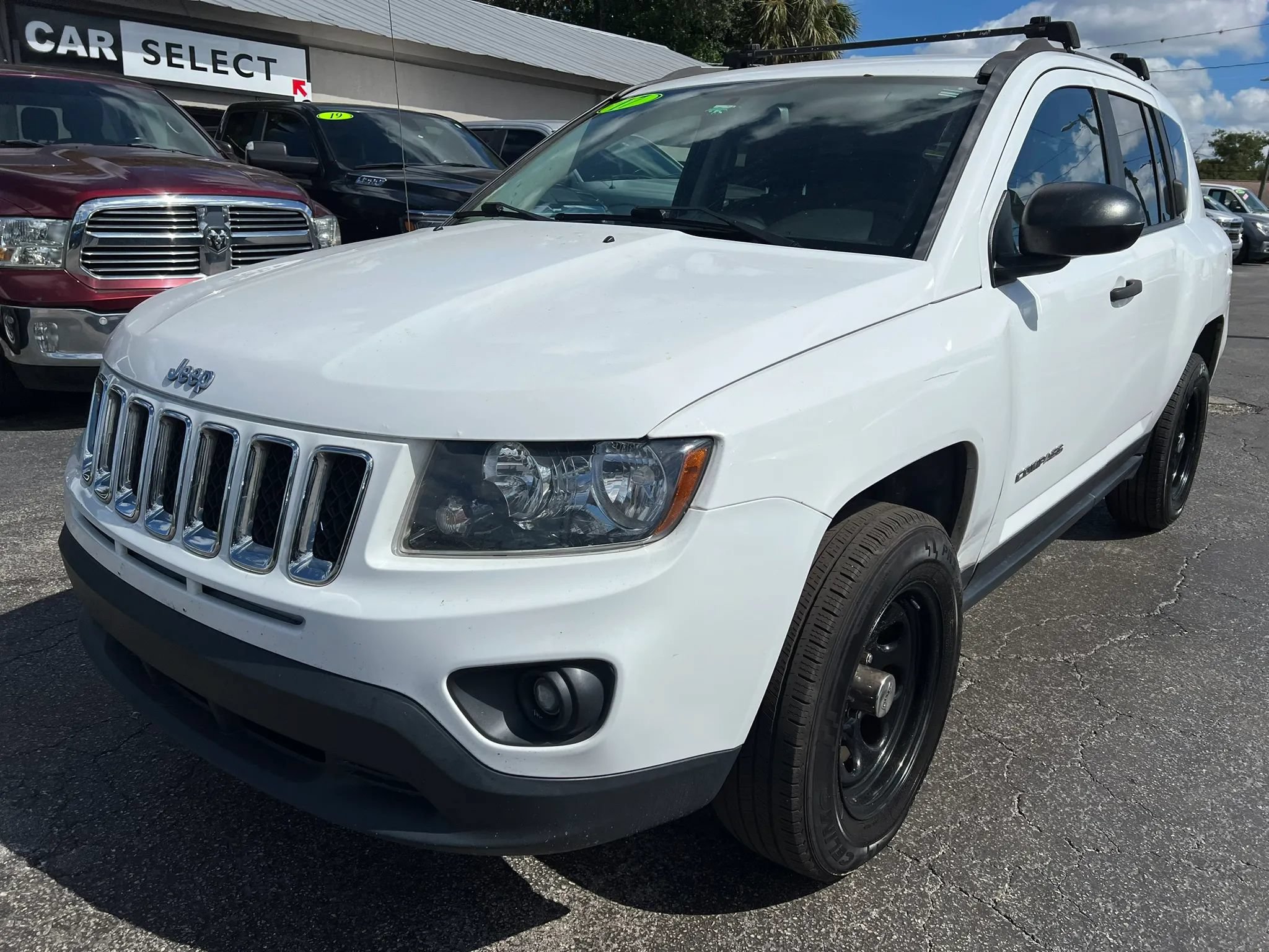Used 2017 Jeep Compass Sport FWD image 2
