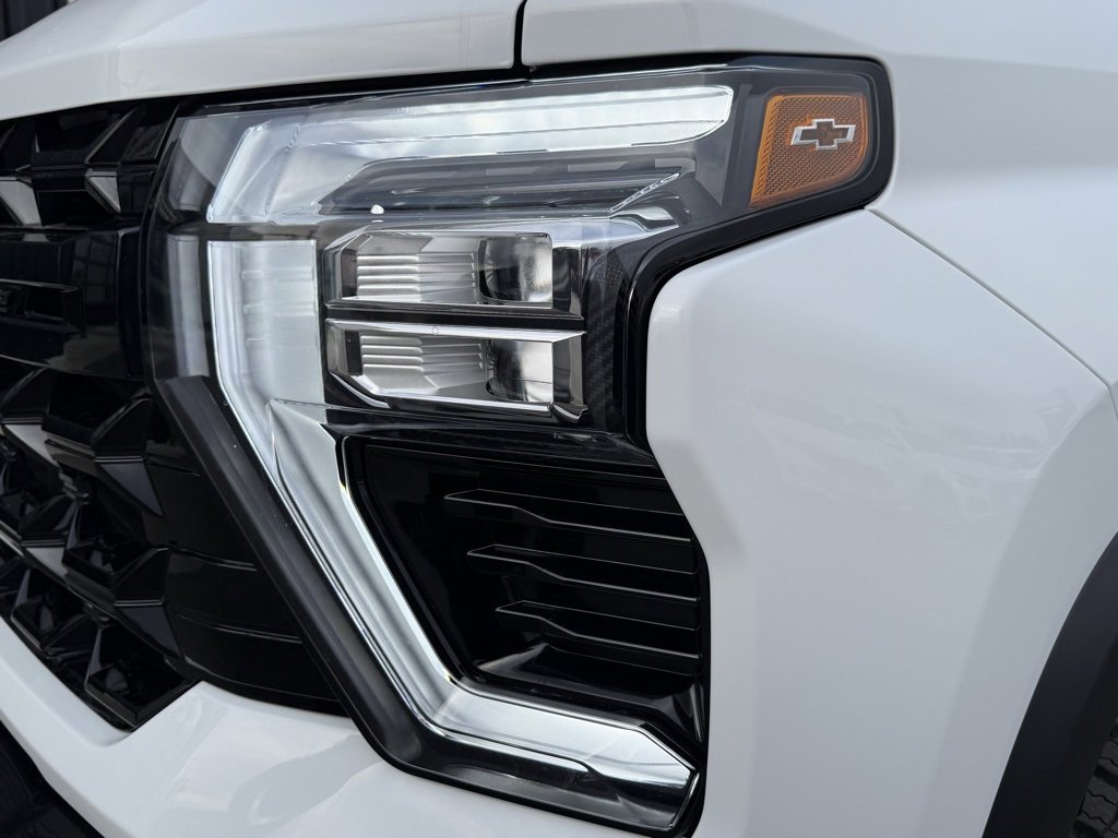 Used 2025 Chevrolet Silverado 2500 ZR2 w/ Technology Package image 12