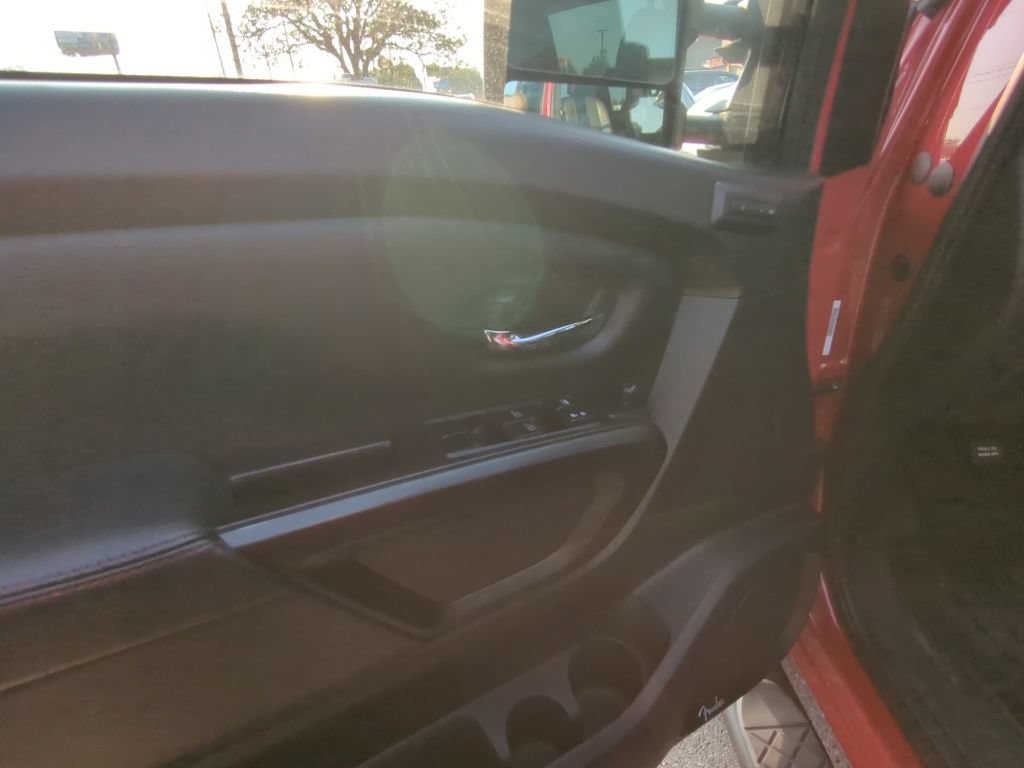 Used 2021 Nissan Titan PRO-4X w/ Pro-4x Convenience Package AWD/4WD image 8