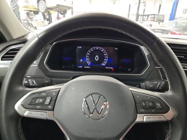 Used 2023 Volkswagen Tiguan SE w/ Panoramic Sunroof Package image 17