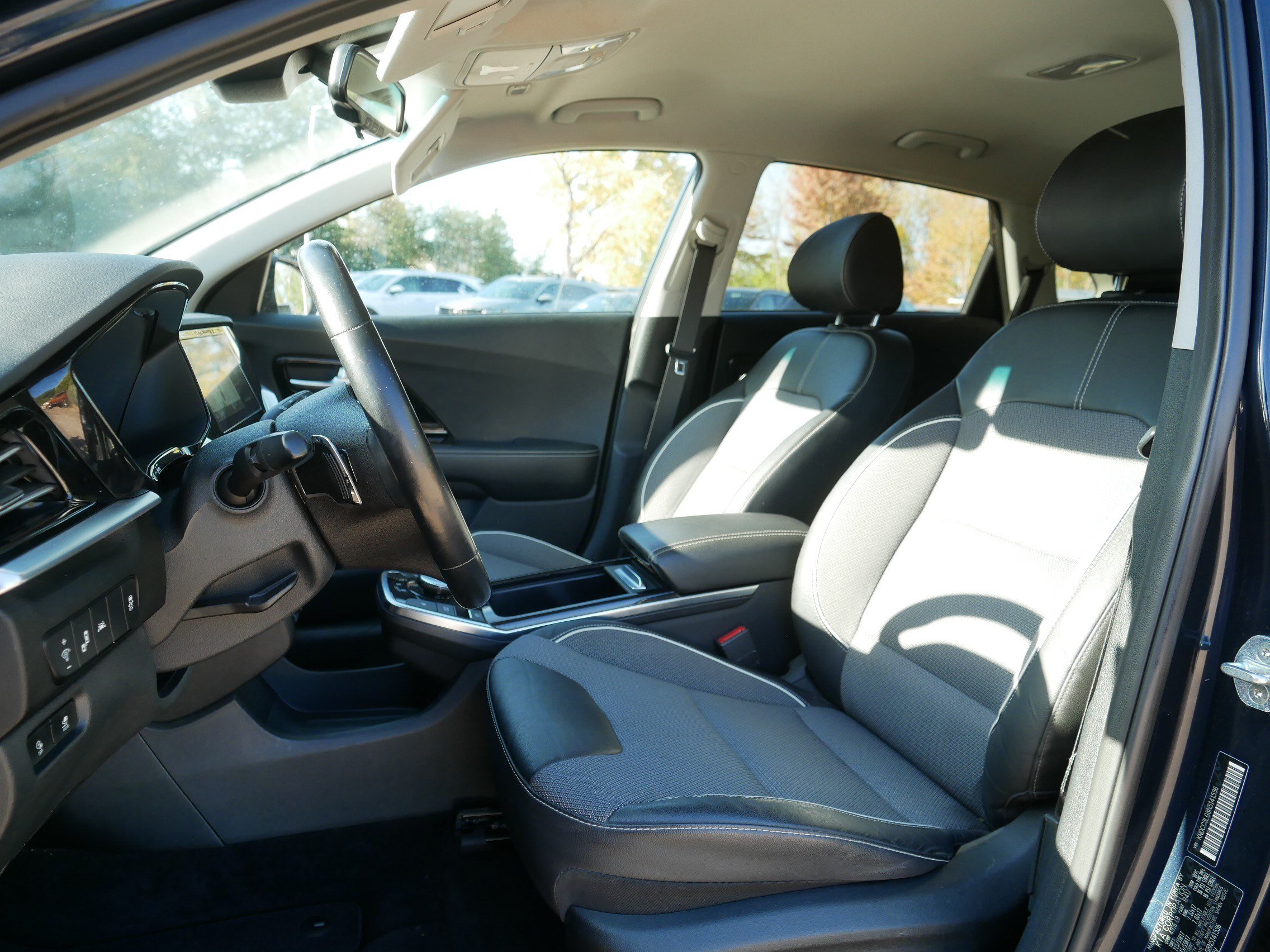 Used 2022 Kia Niro EX w/ Cold Weather Package FWD image 34