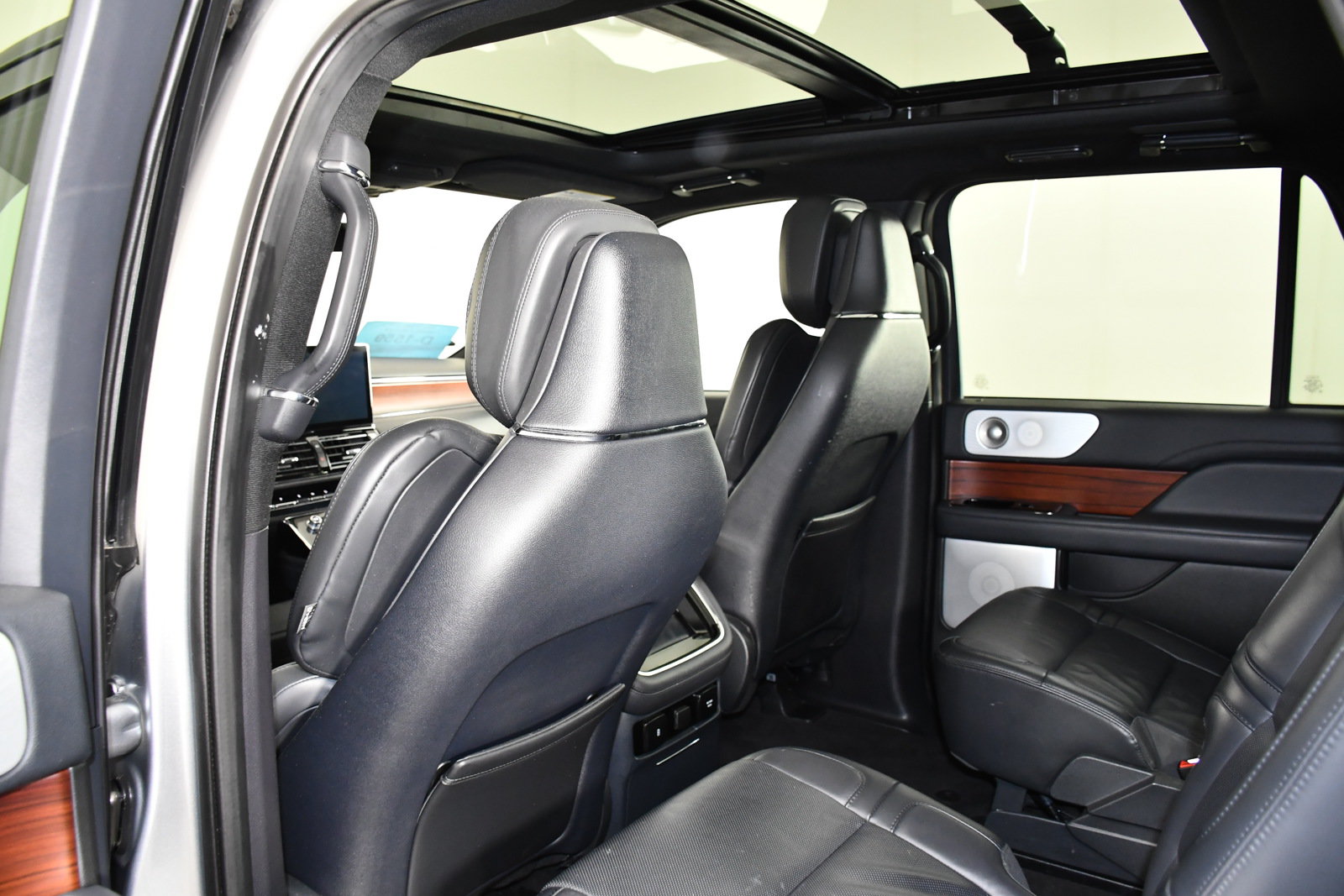 Used 2023 Lincoln Navigator L Reserve AWD/4WD image 52