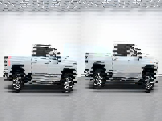 Used 2024 Chevrolet Silverado 2500 High Country w/ High Country Premium Package AWD/4WD image 3