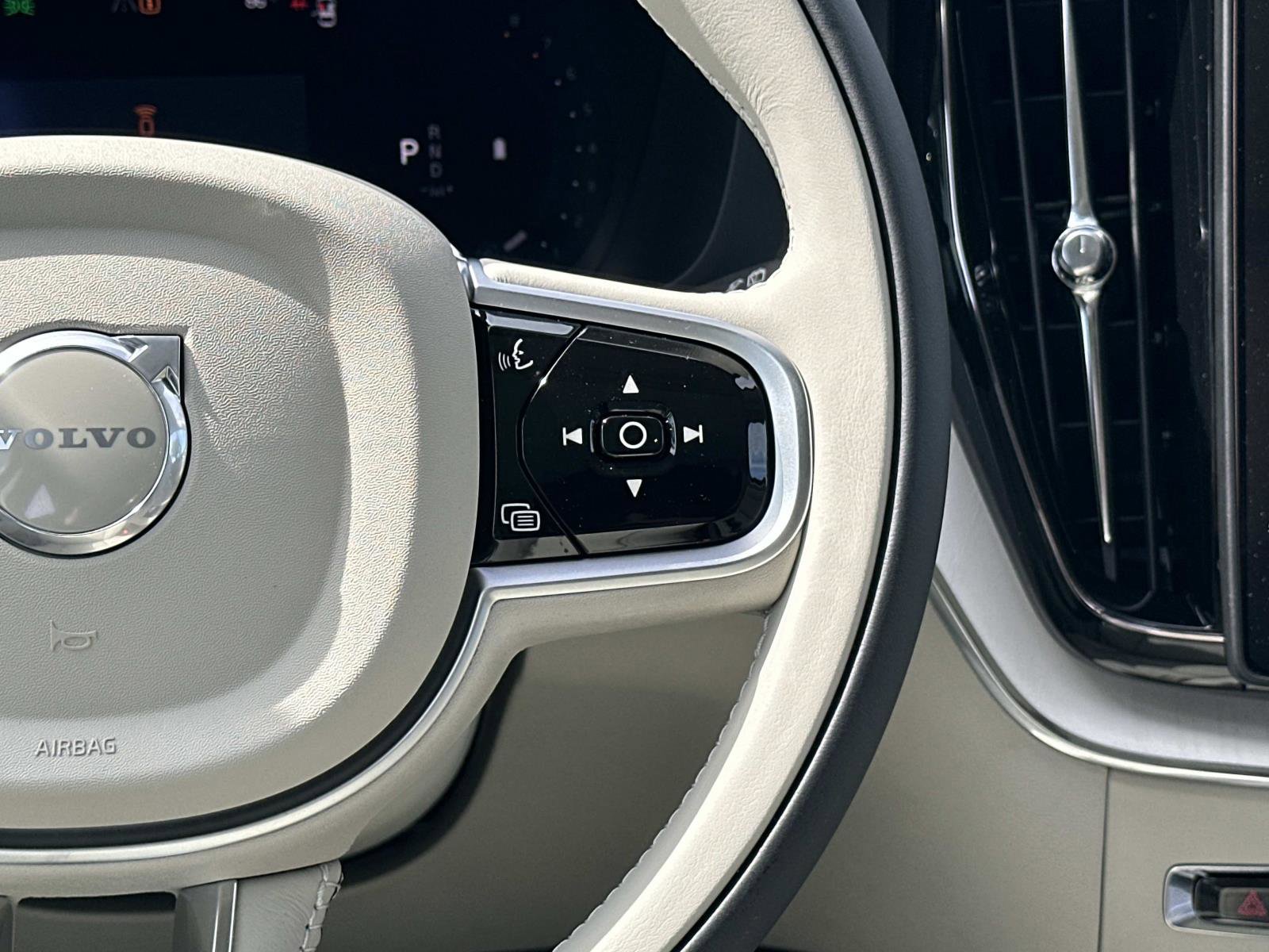 New 2026 Volvo XC60 B5 Ultra w/ Climate Package AWD/4WD image 9
