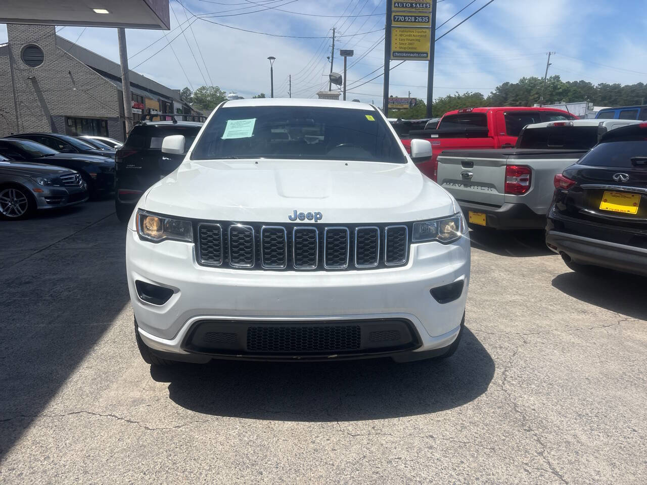 Used 2020 Jeep Grand Cherokee Laredo RWD image 3