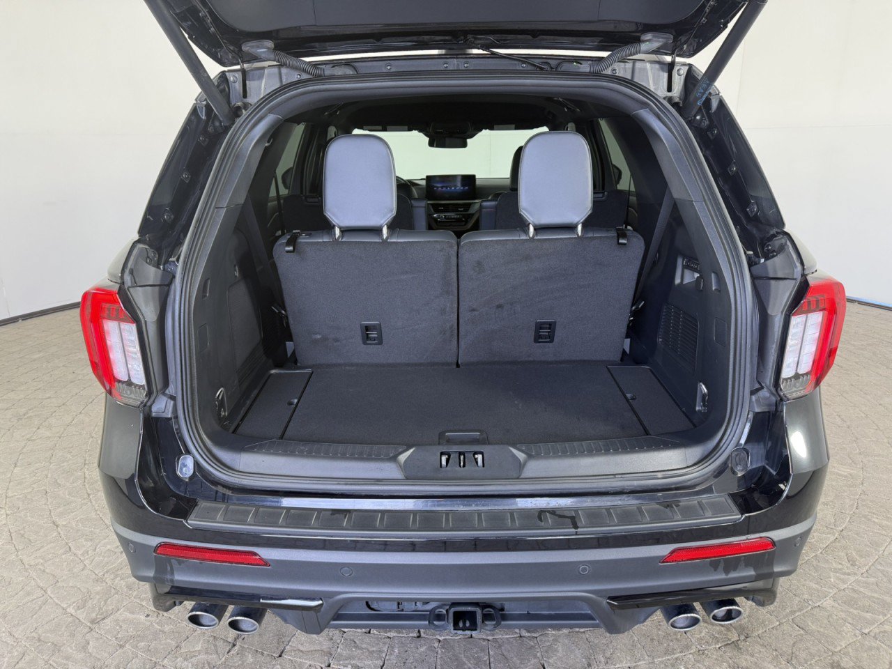 Used 2025 Ford Explorer ST RWD image 7