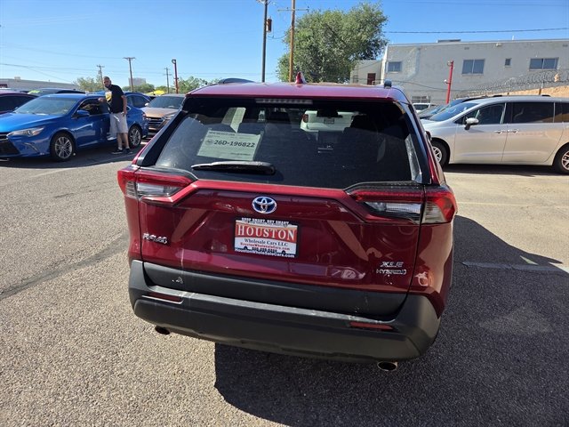 Used 2020 Toyota RAV4 XLE w/ Convenience Package AWD/4WD image 2