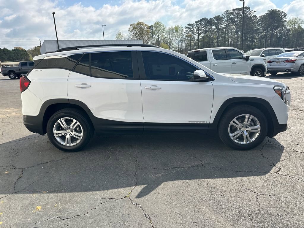 Used 2022 GMC Terrain SLE w/ Driver Convenience Package image 5
