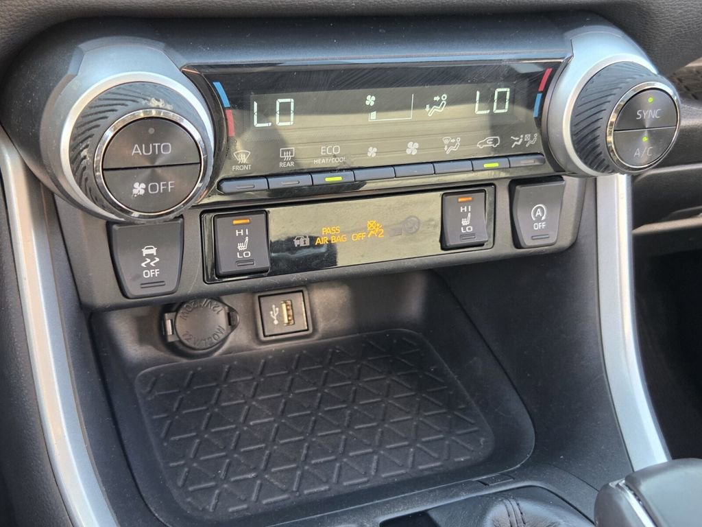 Used 2023 Toyota RAV4 XLE Premium image 19