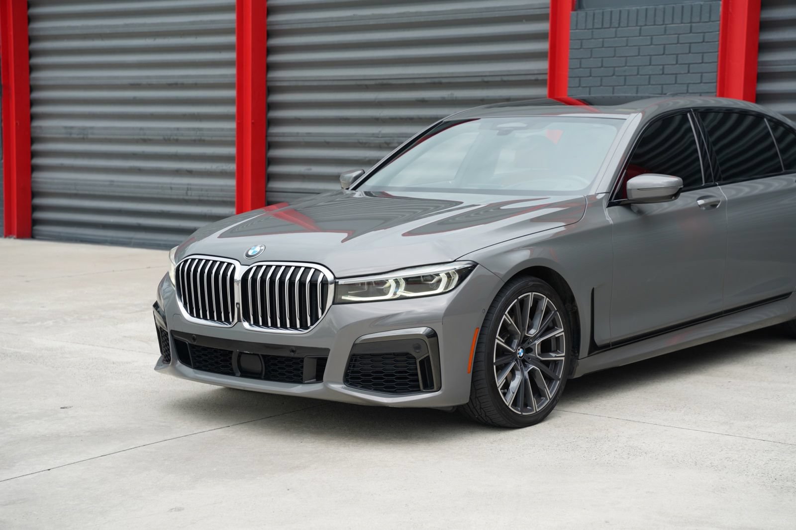 Used 2022 BMW 740i w/ M Sport Package RWD image 2