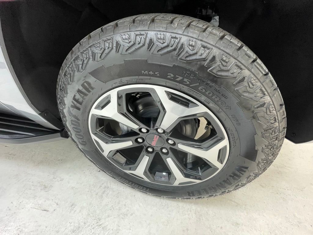 New 2026 GMC Yukon XL AT4 image 5