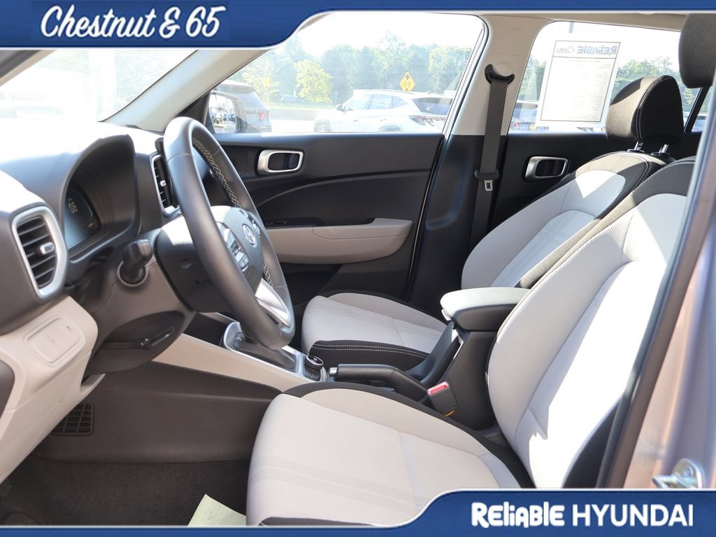 Certified 2025 Hyundai Venue SEL FWD image 22