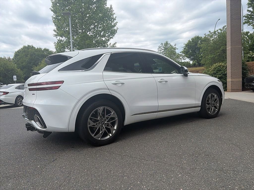 Used 2022 Genesis GV70 2.5T w/ Select Package AWD/4WD image 3