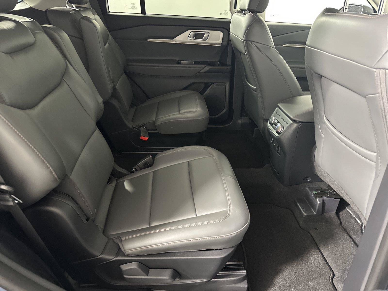 Used 2026 Ford Explorer Active w/ Active Comfort Package RWD image 19