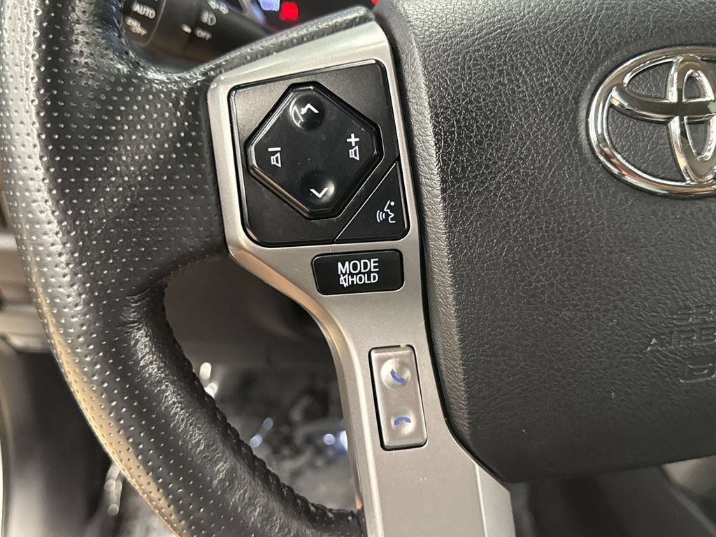 Used 2023 Toyota 4Runner Limited AWD/4WD image 39