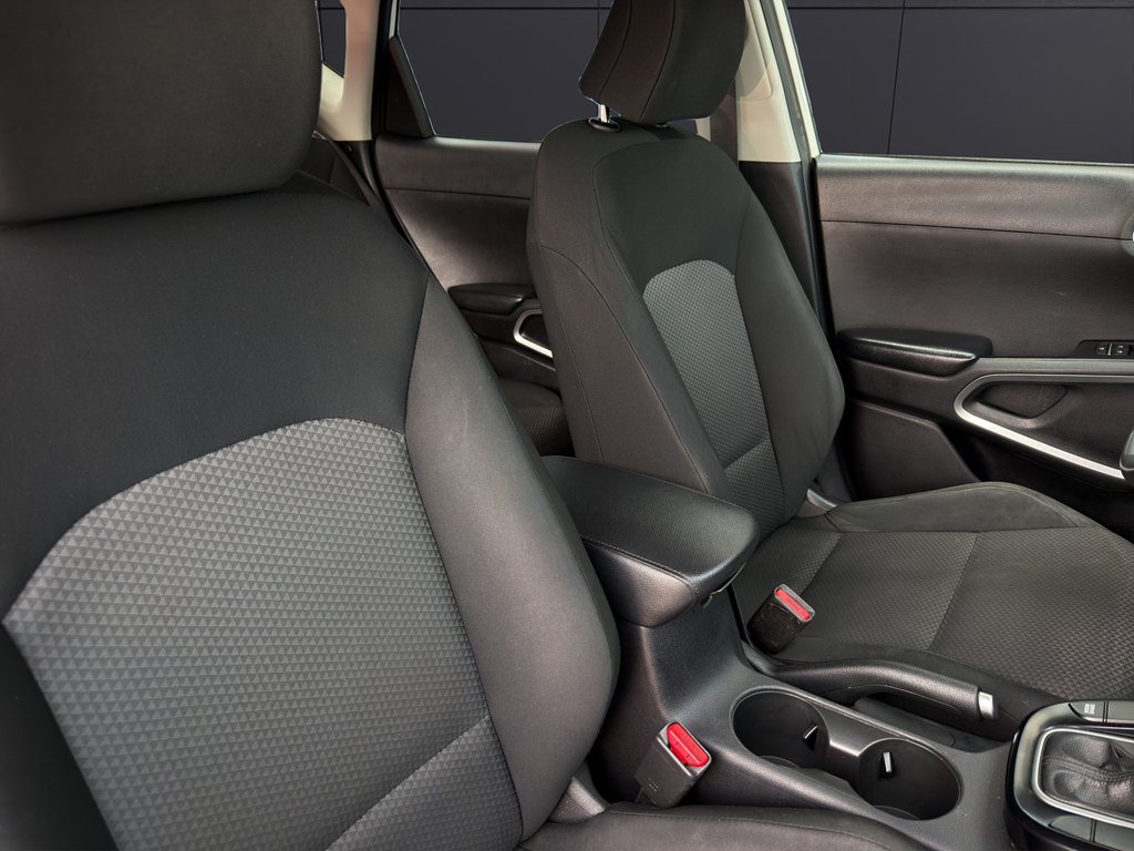 Used 2020 Kia Soul LX FWD image 14