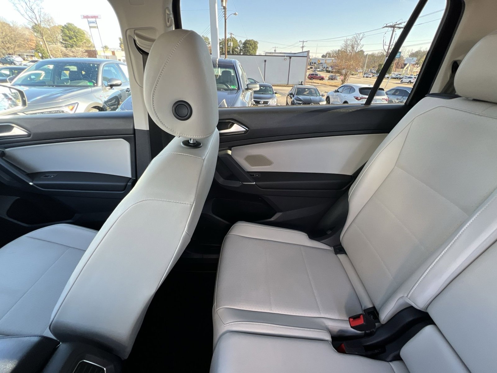 Used 2018 Volkswagen Tiguan SE image 3