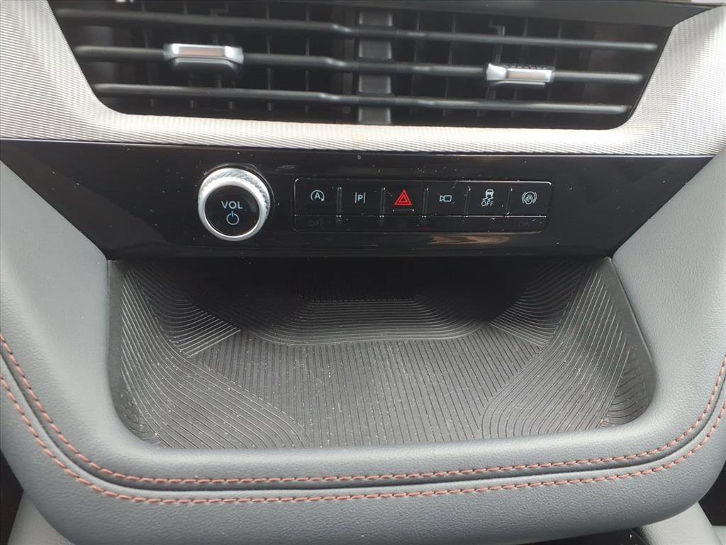 Used 2025 Ford Explorer Active image 24