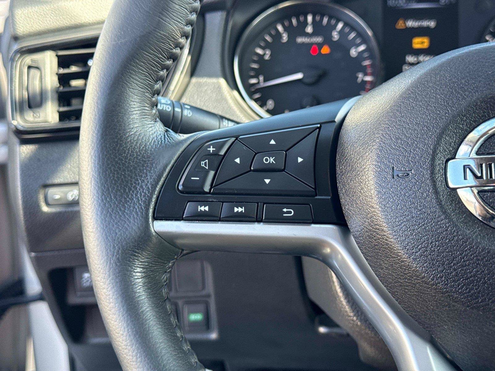 Used 2017 Nissan Rogue SV FWD image 30