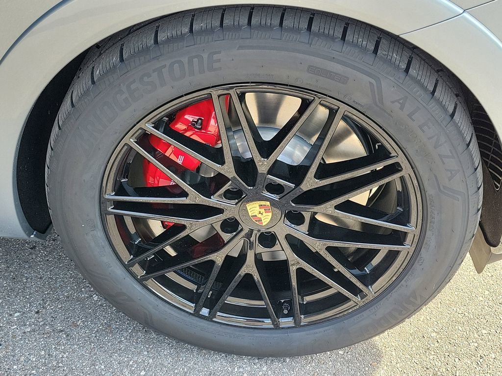 New 2026 Porsche Cayenne GTS image 13