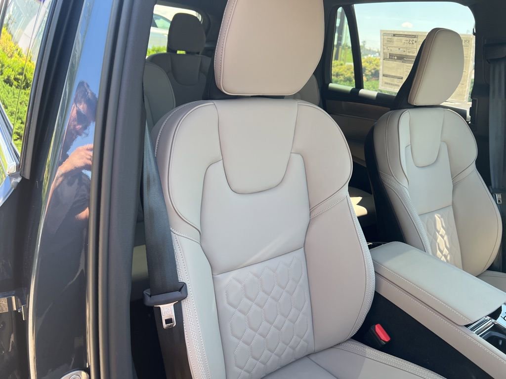 New 2026 Volvo XC90 B6 Plus w/ Protection Package Premier image 40