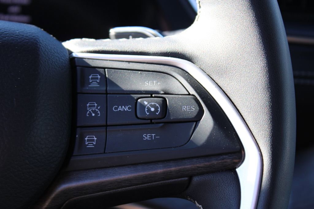 Used 2024 Jeep Grand Cherokee L Limited w/ Luxury Tech Group II image 29