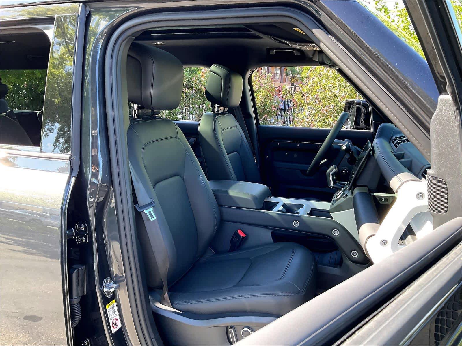 New 2026 Land Rover Defender 130 X-Dynamic SE AWD/4WD image 32