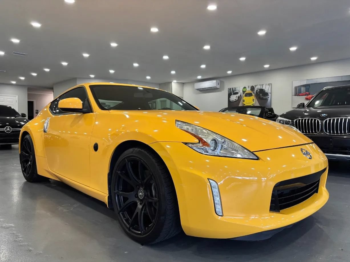 Used 2017 Nissan 370Z Coupe RWD image 1