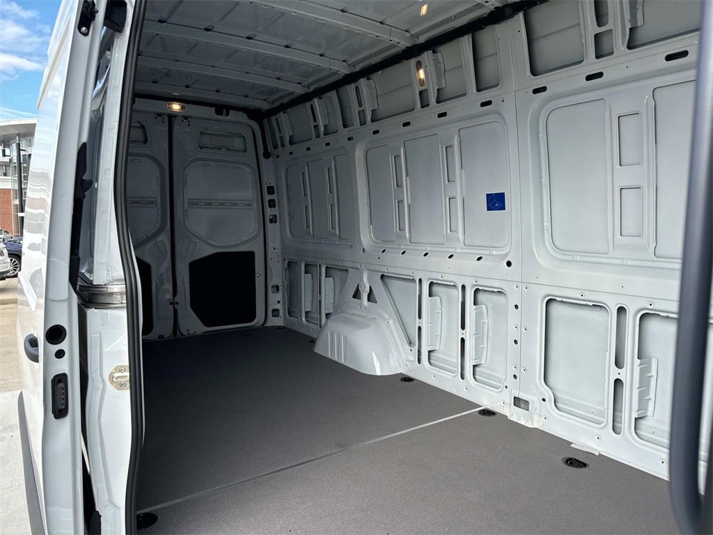 New 2024 Mercedes-Benz eSprinter 170 Cargo image 15
