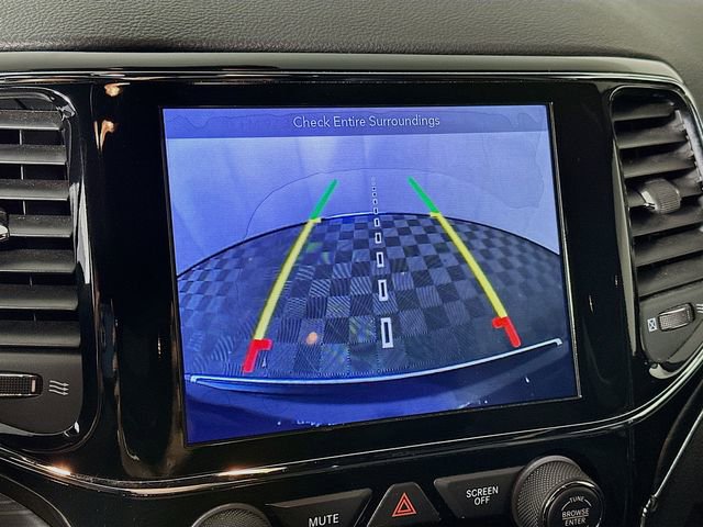 Used 2019 Jeep Grand Cherokee Limited AWD/4WD image 18