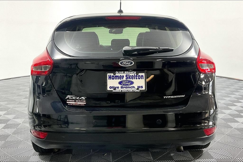 Used 2018 Ford Focus Titanium w/ Titanium Technology Package FWD image 4
