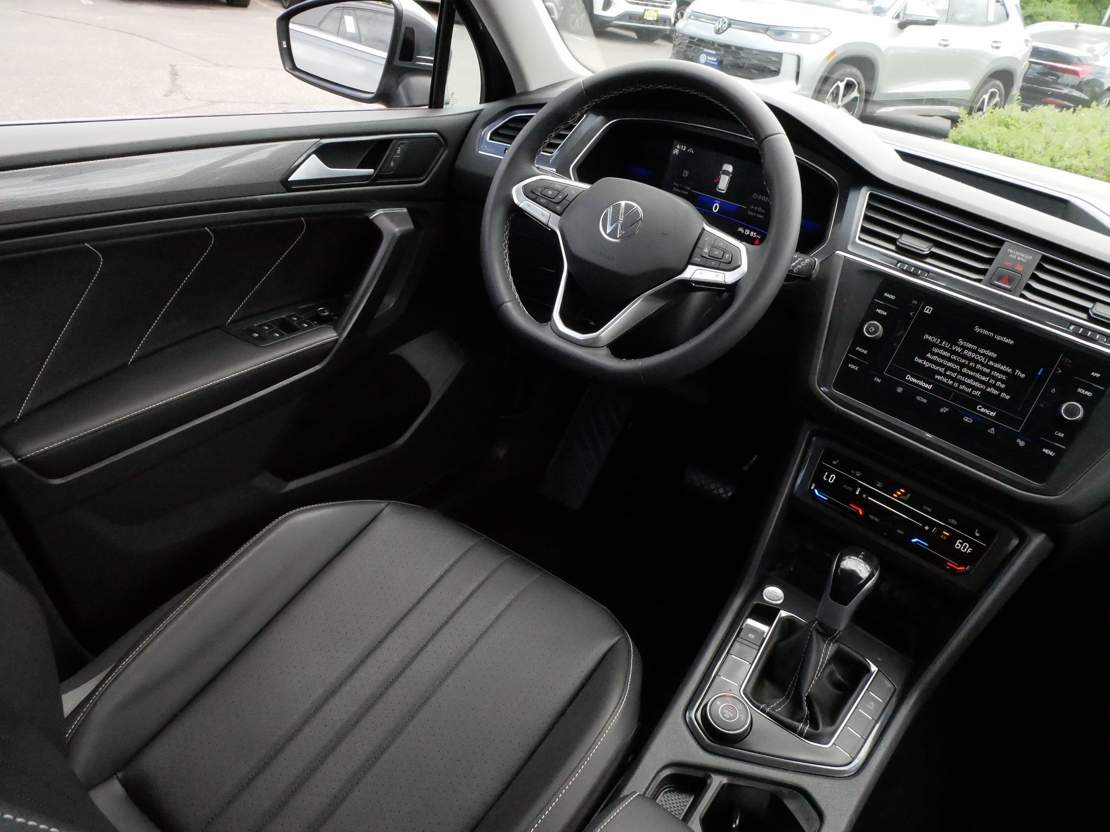 Certified 2023 Volkswagen Tiguan SE w/ Panoramic Sunroof Package AWD/4WD image 9