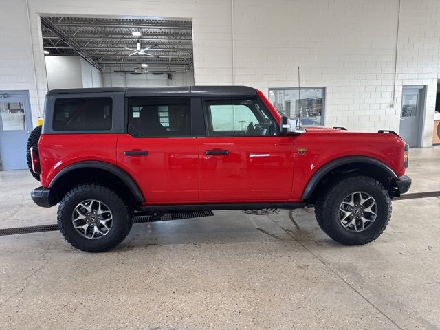 Used 2024 Ford Bronco Badlands image 2