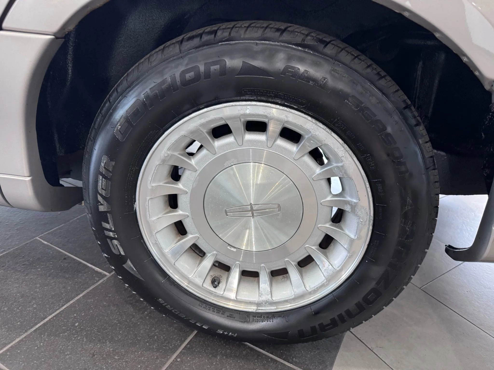 Used 2002 Lincoln Town Car Executive image 32