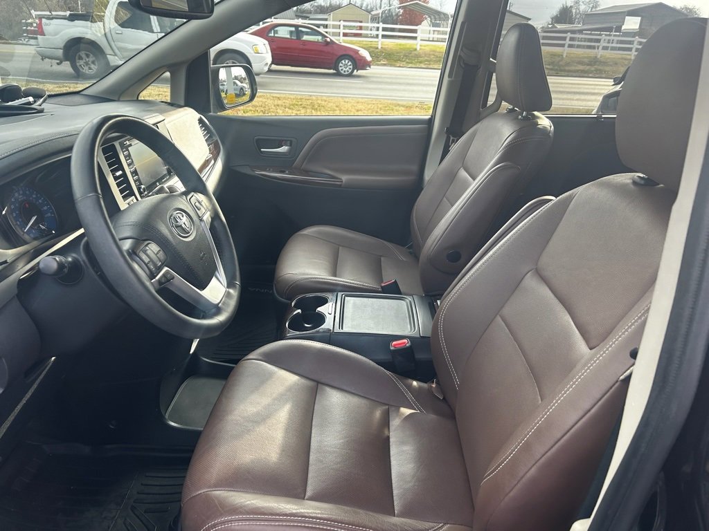 Used 2020 Toyota Sienna Limited Premium image 9