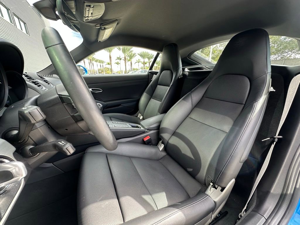 Used 2025 Porsche 718 Cayman image 10