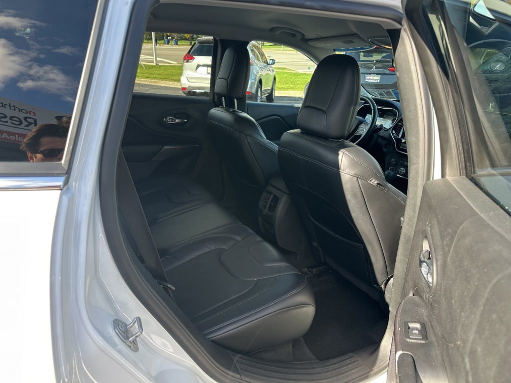 Used 2019 Jeep Cherokee Limited image 32