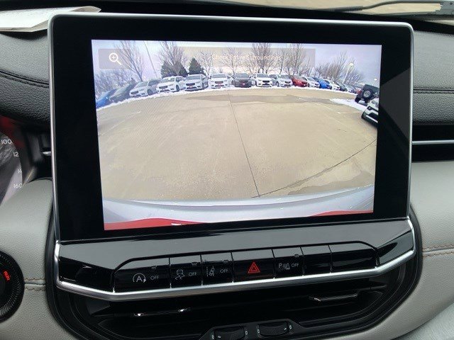 Certified 2025 Jeep Compass Limited image 18