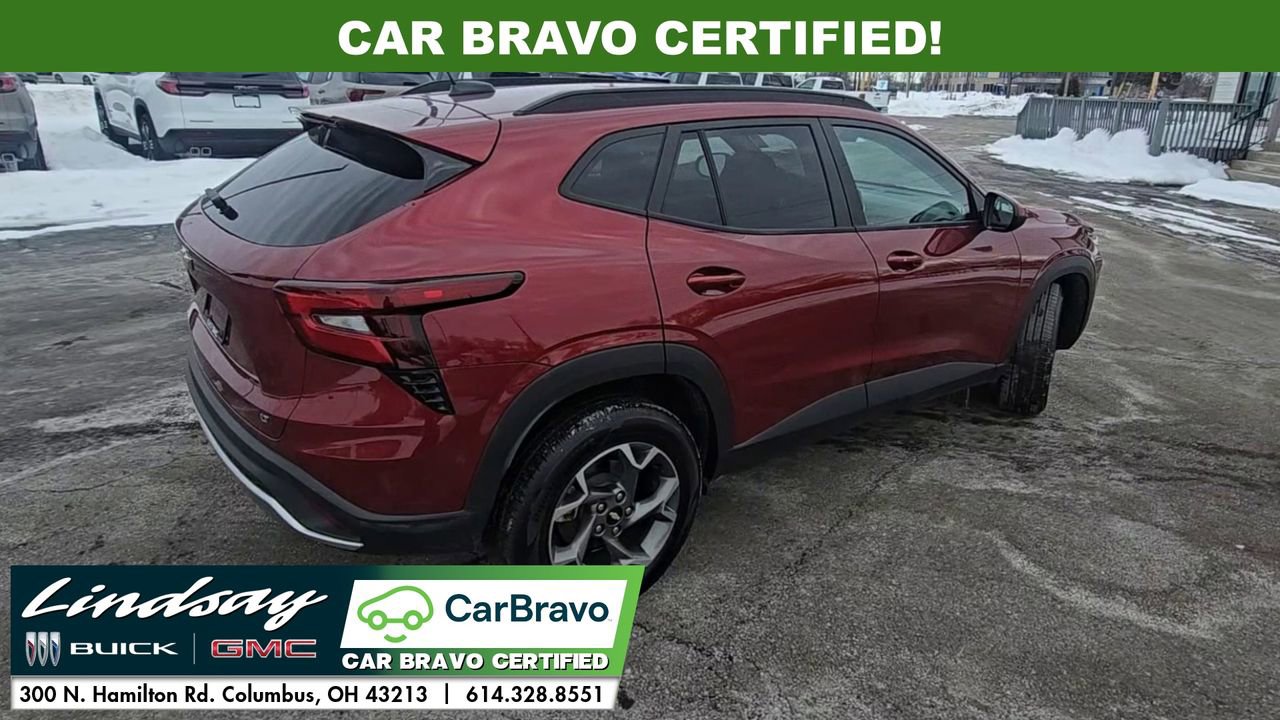 Used 2025 Chevrolet Trax LT w/ LT Convenience Package image 8