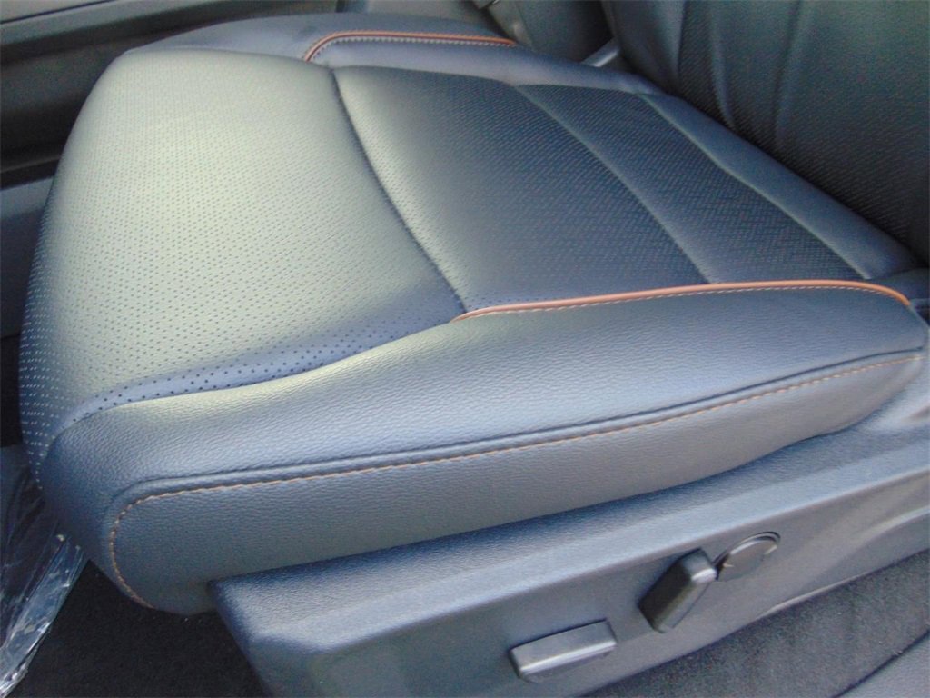 New 2026 Ford F250 Lariat w/ Black Appearance Package image 17