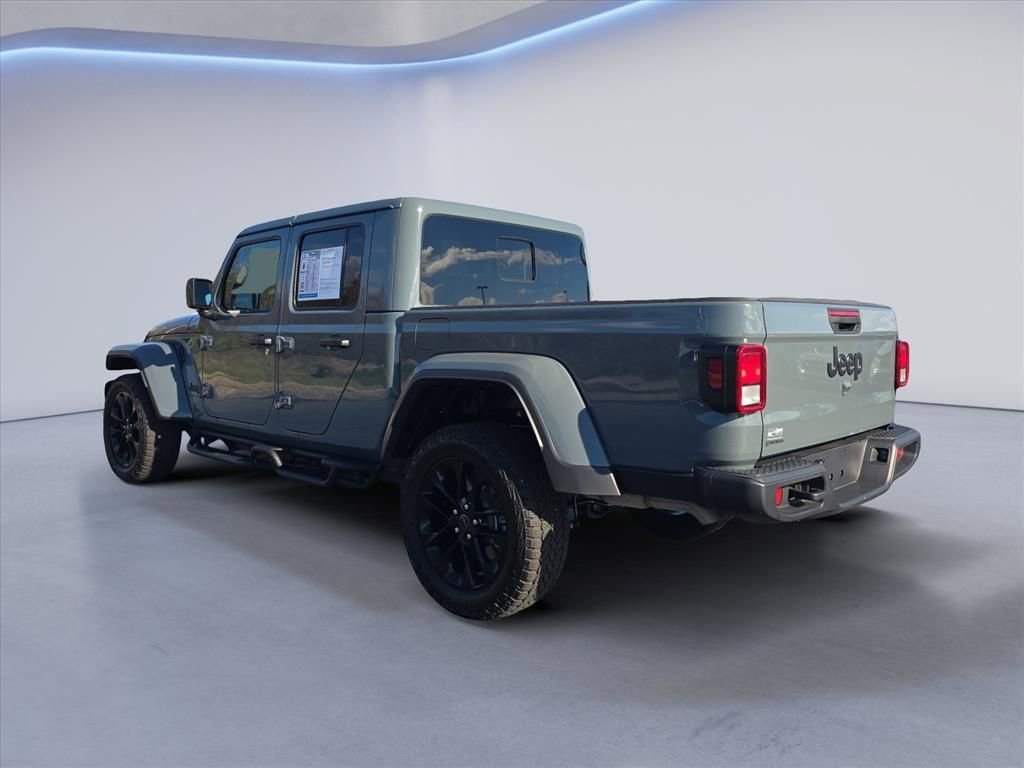 Used 2025 Jeep Gladiator Sport image 3