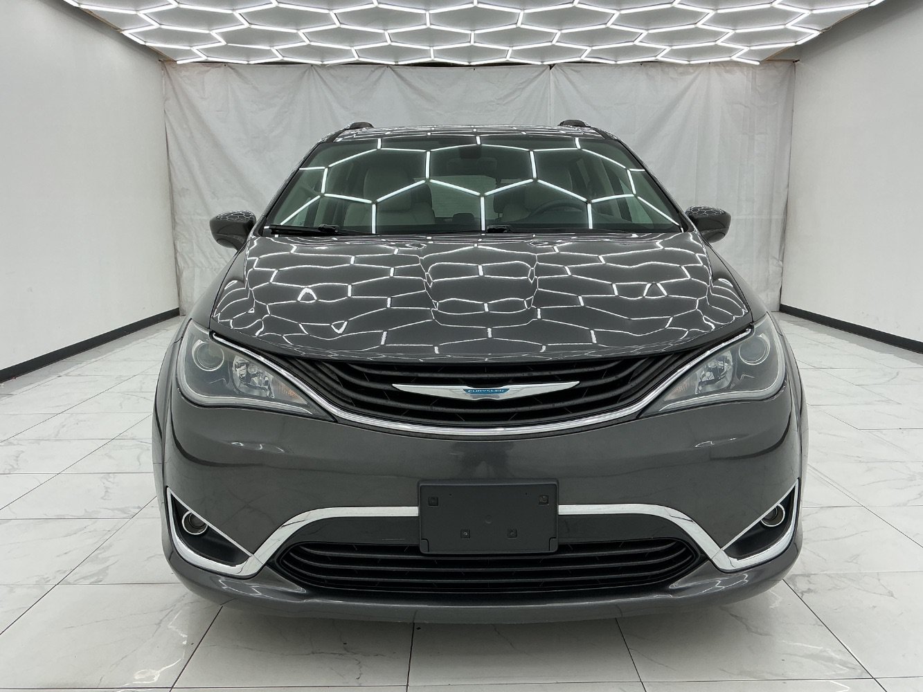 Used 2018 Chrysler Pacifica Touring-L FWD image 5