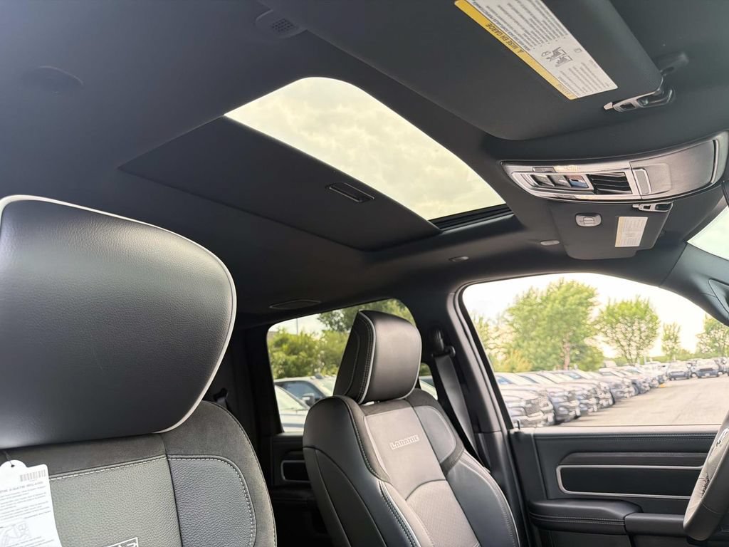 New 2026 RAM 3500 Laramie AWD/4WD image 27