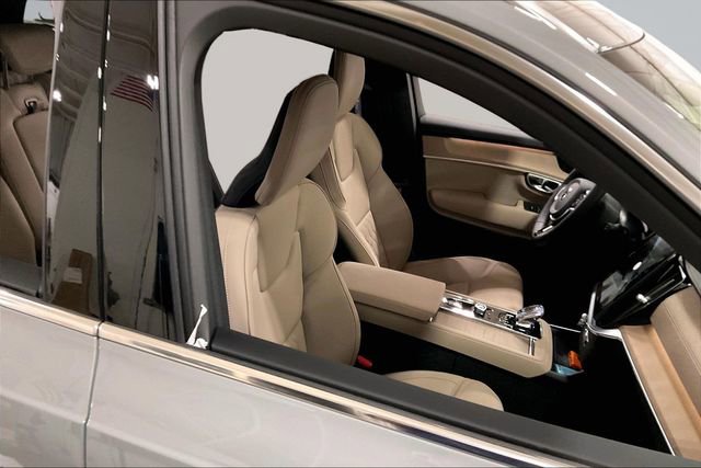 New 2026 Volvo XC90 T8 Plus w/ Protection Package Premier image 14
