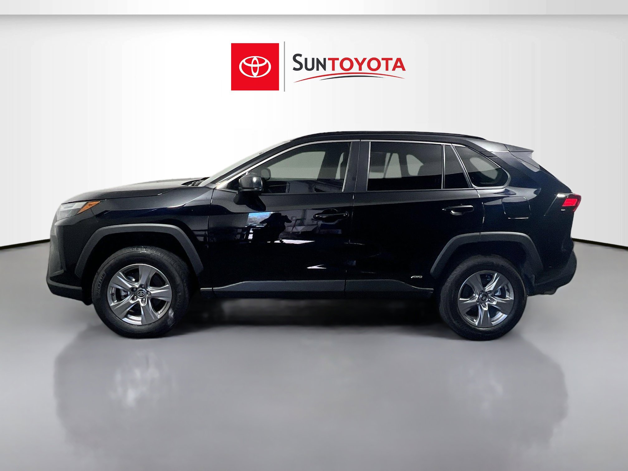Used 2025 Toyota RAV4 LE image 7