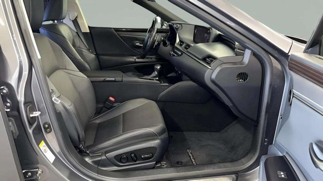 Used 2019 Lexus ES 300h image 31
